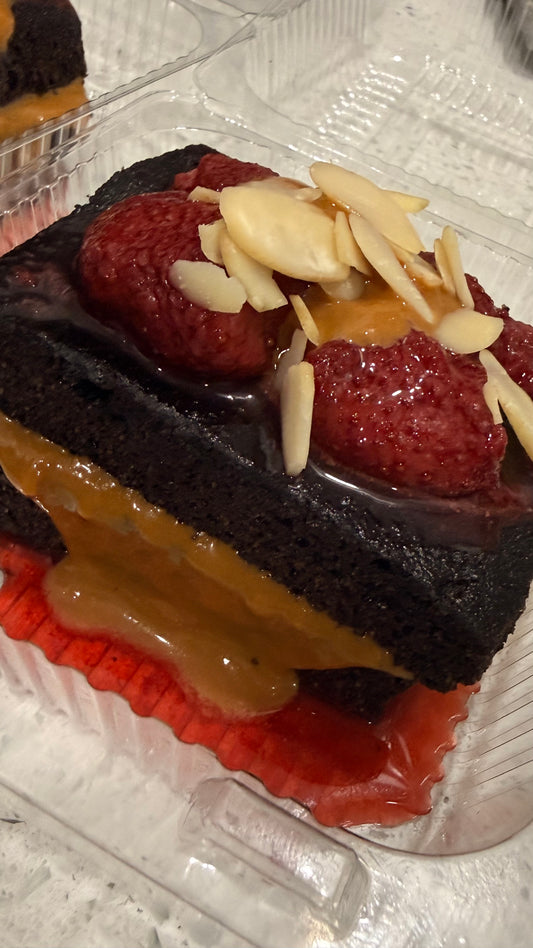 BROWNIE KETO RELLENO DE DULCE DE LECHE SIN AZÚCAR