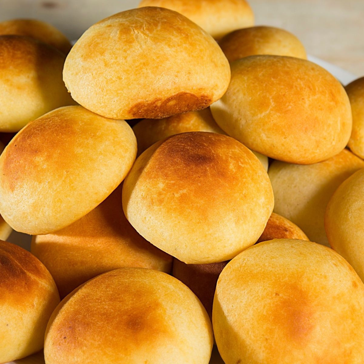 PANDEBONOS KETO RELLENOS DE QUESO MOZARELLA 6 UNIDADES